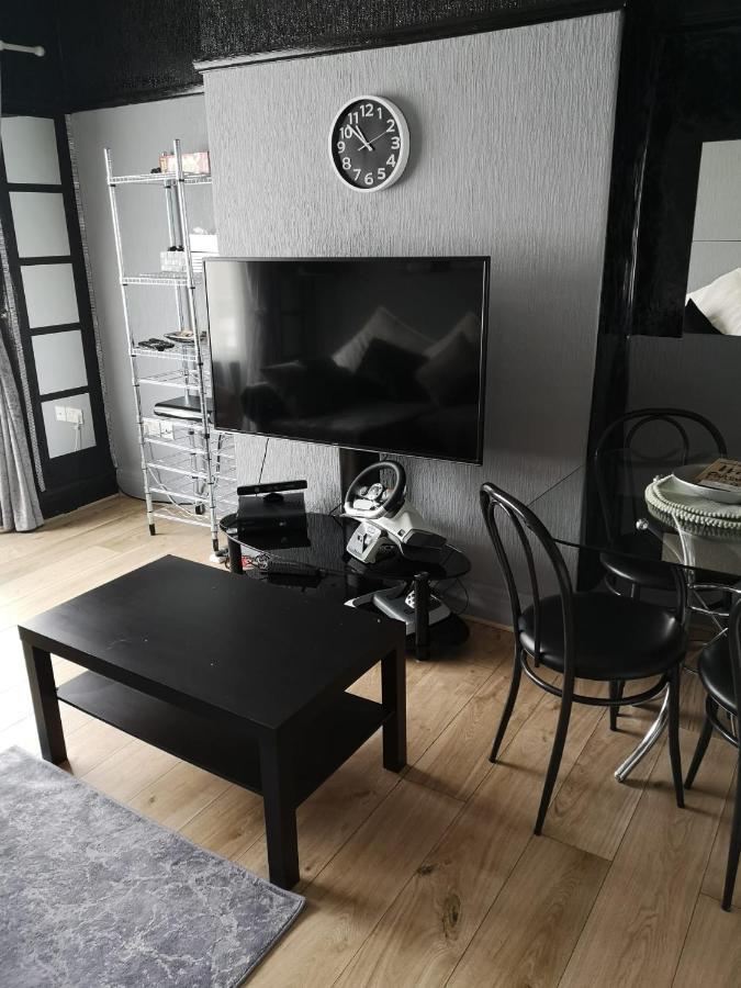 A Away From Now With Netflix And Ps4 Апартаменты